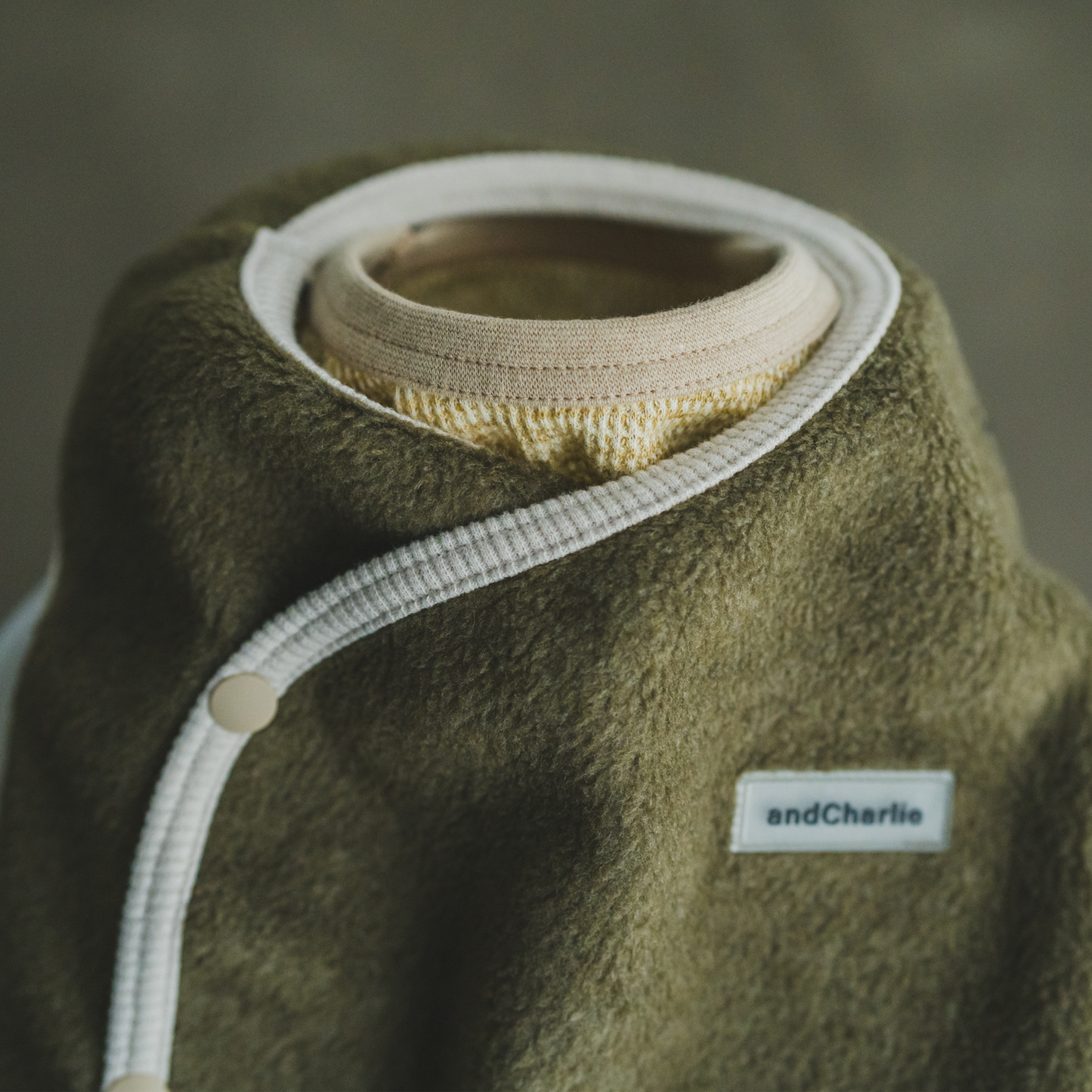 冬のナイトウェア -カーキとバニラベージュ-|フレブル服andCharlie