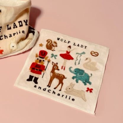 andCharlieとWOLF LADYコラボのピンク色のタオルハンカチ。兵隊姿のフレンチブルドッグやバレリーナのイラスト