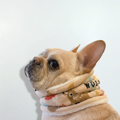 andCharlieとWOLF LADYコラボの絵本スヌード（ベージュ）をつけたフレンチブルドッグの横顔