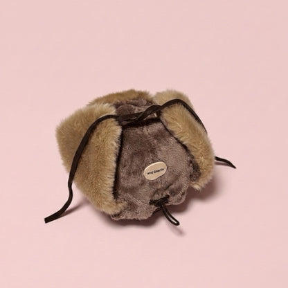 フレブル用飛行帽の背面｜コードストッパーとandCharlieブランドタグ